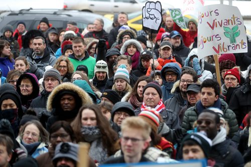 TREVOR HAGAN / WINNIPEG FREE PRESS
Rally to support Franco-Ontarians in front of the St.Boniface City Hall, Saturday, December 1, 2018.