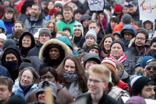 TREVOR HAGAN / WINNIPEG FREE PRESS
Rally to support Franco-Ontarians in front of the St.Boniface City Hall, Saturday, December 1, 2018.