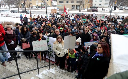 TREVOR HAGAN / WINNIPEG FREE PRESS
Rally to support Franco-Ontarians in front of the St.Boniface City Hall, Saturday, December 1, 2018.