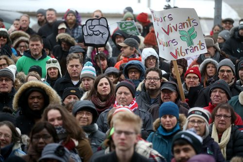 TREVOR HAGAN / WINNIPEG FREE PRESS
Rally to support Franco-Ontarians in front of the St.Boniface City Hall, Saturday, December 1, 2018.