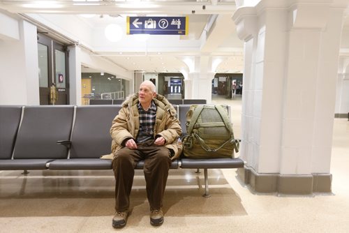 JOHN WOODS / WINNIPEG FREE PRESS
Ron Grapentine waits to board the first train to Churchill in 18 months Sunday, December 2, 2018.