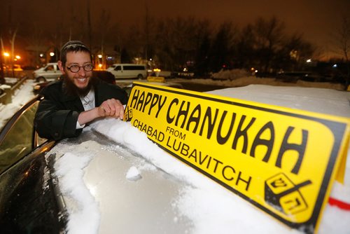 JOHN WOODS / WINNIPEG FREE PRESS
Rabbi Boruch Heidingsfeld puts a sign for Chanukah on his car for a Chanukah Menorah Parade at Chabad Lubavitch Sunday, December 2, 2018.