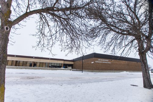 MIKAELA MACKENZIE / WINNIPEG FREE PRESS
Lord Selkirk Regional Comprehensive Secondary School stands empty after all 15 schools in the Lord Selkirk School Division were closed due to social media threats in Selkirk on Monday, Dec. 3, 2018.
Winnipeg Free Press 2018.