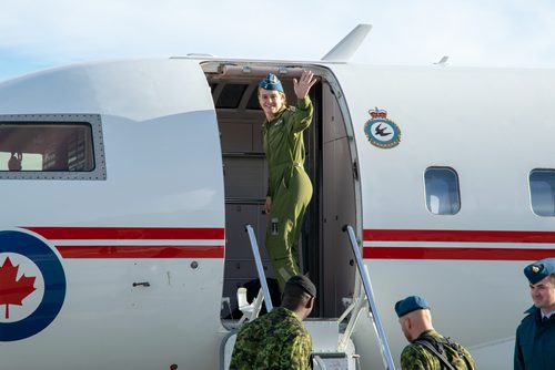 Canstar Community News Nov. 27, 2018 - Before departing Winnipeg, Governor General Julie Payette visited with members of  17 Wing's 402 and 403 squadrons.(EVA WASNEY/CANSTAR COMMUNITY NEWS/METRO)