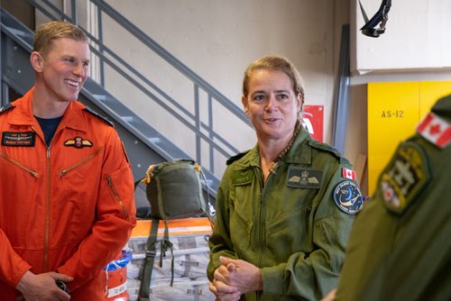 Canstar Community News Nov. 27, 2018 - Before departing Winnipeg, Governor General Julie Payette visited with members of  17 Wing's 402 and 403 squadrons.(EVA WASNEY/CANSTAR COMMUNITY NEWS/METRO)