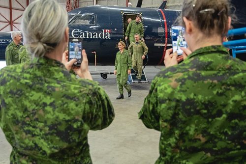 Canstar Community News Nov. 27, 2018 - Before departing Winnipeg, Governor General Julie Payette visited with members of  17 Wing's 402 and 403 squadrons.(EVA WASNEY/CANSTAR COMMUNITY NEWS/METRO)