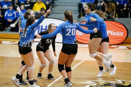 JOHN WOODS / WINNIPEG FREE PRESS
Jeanne-Sauve Olympiens celebrate after defeating the Lord Selkirk Royals in the Manitoba High School Volleyball final at the University of Manitoba Monday, December 3, 2018.