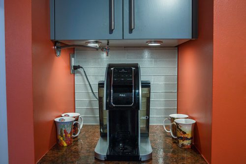 MIKE DEAL / WINNIPEG FREE PRESS
Homes - suite 210, 18 Consulate Rd.
Waterline for coffee machine.
181204 - Tuesday, December 04, 2018.