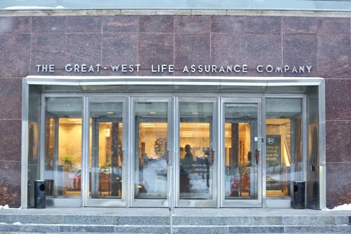 MIKE DEAL / WINNIPEG FREE PRESS
The Great West Life company has closed its campus at 60, 80 and ?100 Osborne Street a?s well as all its other buildings in the city after receiving a threat. Employees were seen being turned away as they tried to enter. 
181205 - Thursday December 5, 2018