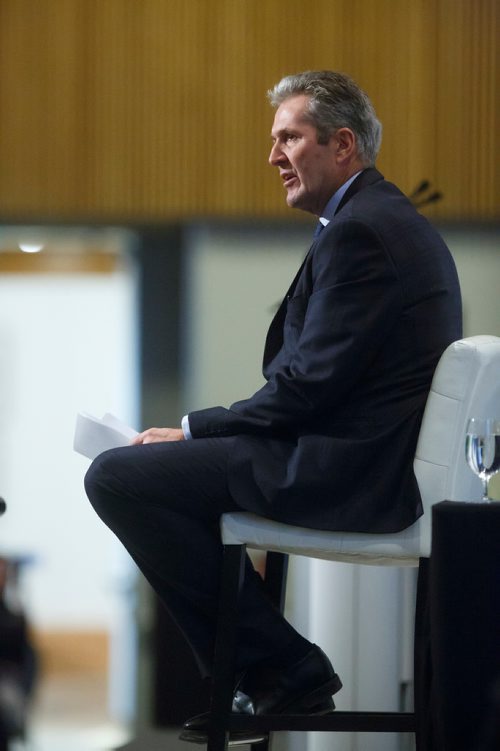 MIKE DEAL / WINNIPEG FREE PRESS
Premier Brian Pallister gives the keynote speech during the State of the Province event at RBC Convention Centre Thursday morning.
181206 - Thursday, December 06, 2018.