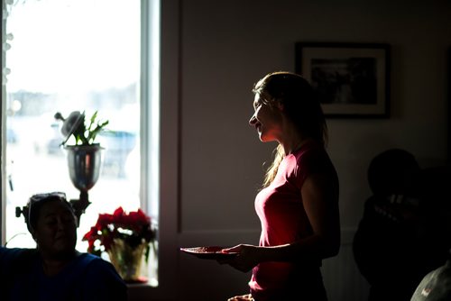 MIKAELA MACKENZIE / WINNIPEG FREE PRESS
Allison Slessor, owner of Modern Coffee, chats with customers in her newly opened cafe at Inkster and Main in Winnipeg on Friday, Dec. 7, 2018.
Winnipeg Free Press 2018.