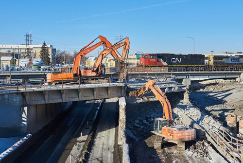 DAVID LIPNOWSKI / WINNIPEG FREE PRESS

Pembina Hwy. is shut down in both directions between Jubilee Ave. and Stafford St. for demolition work on the CN Rail bridge Saturday December 8, 2018.