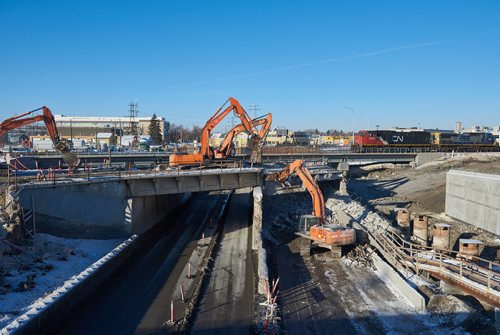 DAVID LIPNOWSKI / WINNIPEG FREE PRESS

Pembina Hwy. is shut down in both directions between Jubilee Ave. and Stafford St. for demolition work on the CN Rail bridge Saturday December 8, 2018.