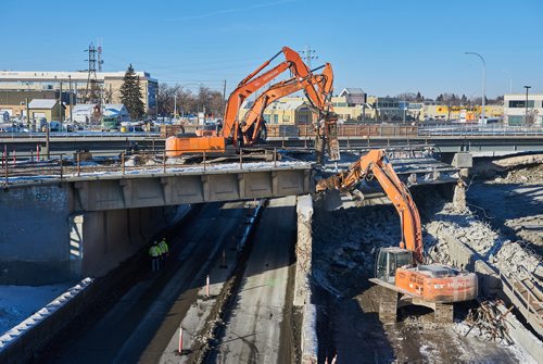 DAVID LIPNOWSKI / WINNIPEG FREE PRESS

Pembina Hwy. is shut down in both directions between Jubilee Ave. and Stafford St. for demolition work on the CN Rail bridge Saturday December 8, 2018.