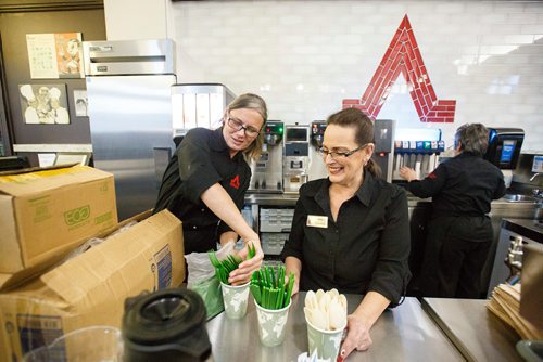 MIKE DEAL / WINNIPEG FREE PRESS
The newest Salisbury House restaurant at 177 Lombard Avenue opened its doors Monday and has become the chain's first location to ban single-use plastic items.
Server, Jen Check (left), and Kathy King (right), Asst Manger, unpack the newly delivered compostable utensils.
181210 - Monday, December 10, 2018.