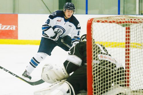 JOHN WOODS / WINNIPEG FREE PRESS
Steinbach Pistons' Brendan Martin (19) plays against the Neepawa Natives at Seven Oaks Sportsplex Monday, December 10, 2018.