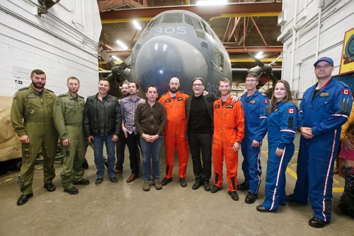 JOHN WOODS / WINNIPEG FREE PRESS
Louie Odorico, centre, reunites with SAR technicians Master Corporal Donovan Ball, centre left, and Master Corporal Louis Labrecque, centre right, and others who rescued him when he was injured on the Mantario Trail in September, at 17 Wing Tuesday, December 11, 2018.