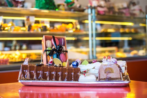 MIKAELA MACKENZIE / WINNIPEG FREE PRESS
Buches de Noel, buchettes, and macarons at l'Epi de Ble, a French Bakery, in Winnipeg on Thursday, Dec. 13, 2018. 
Winnipeg Free Press 2018.