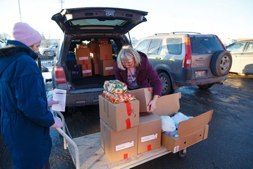 MIKE DEAL / WINNIPEG FREE PRESS
Barb Polaschek and her mother Tillie Dekoning are on their second load of hampers on the same day, they have been helping deliver Christmas Cheerboard hampers for years.
181214 - Friday, December 14, 2018.