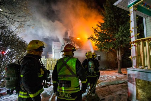 MIKAELA MACKENZIE / WINNIPEG FREE PRESS
Firefighters work to put out a house fire On Stella Ave between Parr and McKenzie streets around midnight in Winnipeg on Saturday, Dec. 14, 2018. 
Winnipeg Free Press 2018.