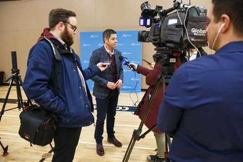 MIKE DEAL / WINNIPEG FREE PRESS
Winnipeg Mayor Brian Bowman announces renovation funding for five community centres while at Valour Community Centre Monday morning.
181217 - Monday, December 17, 2018.