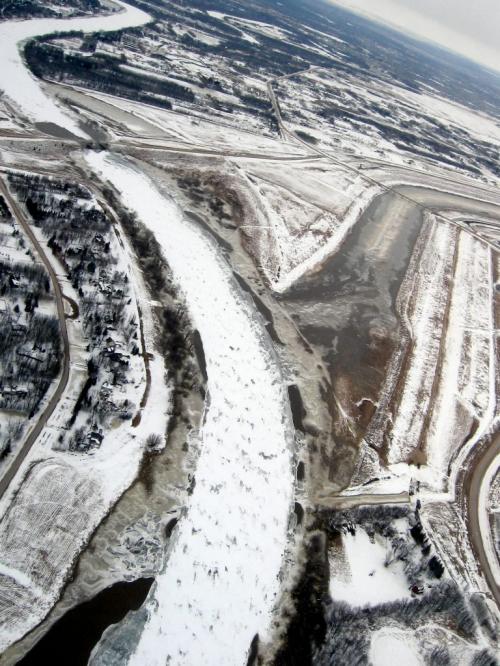 At right is gate; to left is floodway channel inlet. All choked with ice. March 31.2009  BRUCE OWEN/WINNIPEG FREE PRESS