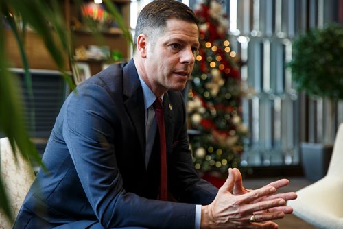 MIKE DEAL / WINNIPEG FREE PRESS
Winnipeg Mayor Brian Bowman during the end of year interview with reporter Aldo Santin.
181219 - Wednesday, December 19, 2018.