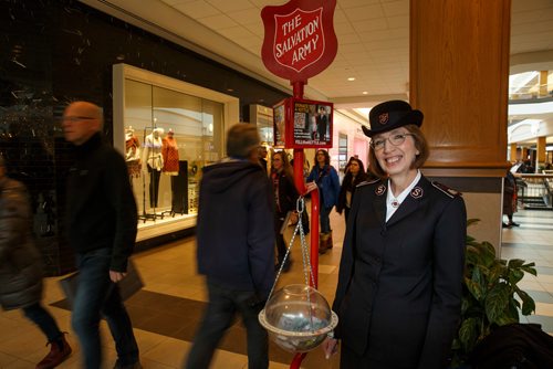 MIKE DEAL / WINNIPEG FREE PRESS
Commissioner Susan McMillan, Territorial Commander of The Salvation Army in Canada stopped by the centre court of CF Polo Park while on a Western Canada tour.
181219 - Wednesday, December 19, 2018.