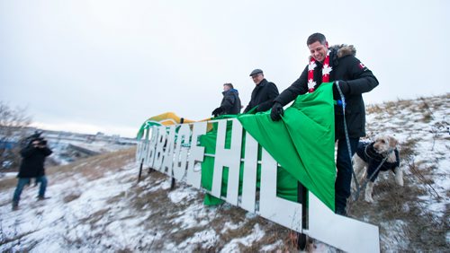 MIKAELA MACKENZIE / WINNIPEG FREE PRESS
Mayor Brian Bowman, along with President of SRS Signs and Service Inc. Shane Storie (left) and city councillor Scott Gillingham, unveil the new Garbage Hill sign at West View Park in Winnipeg on Thursday, Dec. 20, 2018. 
Winnipeg Free Press 2018.