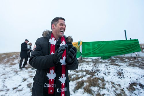 MIKAELA MACKENZIE / WINNIPEG FREE PRESS
Mayor Brian Bowman laughs before unveiling the new Garbage Hill sign at West View Park in Winnipeg on Thursday, Dec. 20, 2018. 
Winnipeg Free Press 2018.