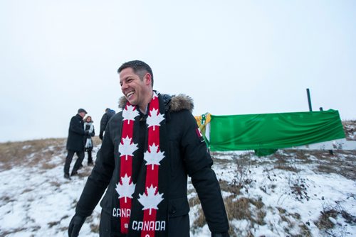 MIKAELA MACKENZIE / WINNIPEG FREE PRESS
Mayor Brian Bowman laughs before unveiling the new Garbage Hill sign at West View Park in Winnipeg on Thursday, Dec. 20, 2018. 
Winnipeg Free Press 2018.