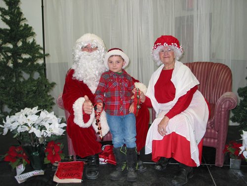 Canstar Community News Dec. 8, 2018 - Hunter Rache is shown visiting Santa and Mrs. Claus at the Dakota Community Club's Santa Breakfast on Dec. 8. (ANDREA GEARY/CANSTAR COMMUNITY NEWS)