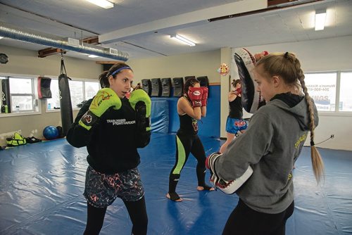 Canstar Community News Dec. 13 -  Winnipeg Women's Kickboxing gym is offering a new affordable bootcamp. (EVA WASNEY/CANSTAR COMMUNITY NEWS/METRO)