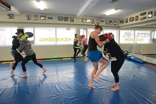 Canstar Community News Dec. 13 -  Winnipeg Women's Kickboxing gym is offering a new affordable bootcamp. (EVA WASNEY/CANSTAR COMMUNITY NEWS/METRO)