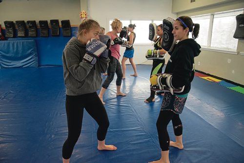 Canstar Community News Dec. 13 -  Winnipeg Women's Kickboxing gym is offering a new affordable bootcamp. (EVA WASNEY/CANSTAR COMMUNITY NEWS/METRO)