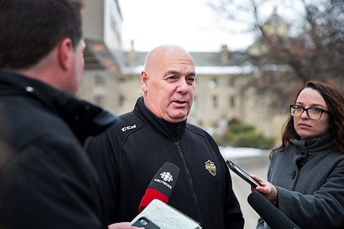 MIKAELA MACKENZIE / WINNIPEG FREE PRESS
Peter Woods, executive director of Hockey Manitoba speaks to the media outside of the Law Courts in Winnipeg on Friday, Dec. 21, 2018. 
Winnipeg Free Press 2018.