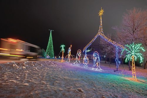 Canstar Community News Dec. 12 - Visitors take in CanadInns Winter Wonderland at Red River Exibition grounds on a Wednesday night. (EVA WASNEY/CANSTAR COMMUNITY NEWS/METRO)