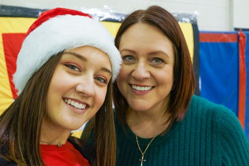 Katie McKenzie / Ma Mawi Wi Chi Itata Centre
Katie McKenzie and her mom Marion who works for Ma Mawi Wi Chi Itata Centre take a selfie break while packing hampers at R. B. Russell School for the 16th annual Christmas Hamper Drive hosted by Ma Mawi Wi Chi Itata Centre and Bell MTS.

181222 - Saturday, December 22, 2018.