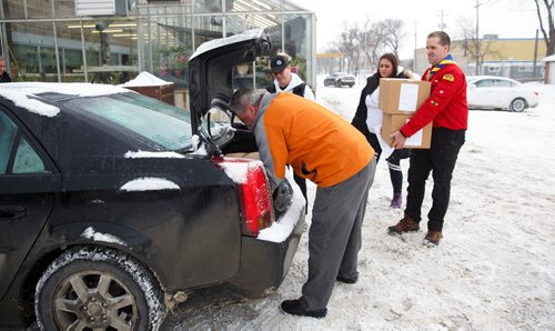 MIKE DEAL / WINNIPEG FREE PRESS
Angus MacKinnon carries boxes of hampers to his car for delivery at R. B. Russell School for the 16th annual Christmas Hamper Drive hosted by Ma Mawi Wi Chi Itata Centre and Bell MTS.
181222 - Saturday, December 22, 2018.