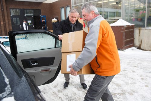 MIKE DEAL / WINNIPEG FREE PRESS
Angus MacKinnon carries boxes of hampers to his car for delivery at R. B. Russell School for the 16th annual Christmas Hamper Drive hosted by Ma Mawi Wi Chi Itata Centre and Bell MTS.
181222 - Saturday, December 22, 2018.