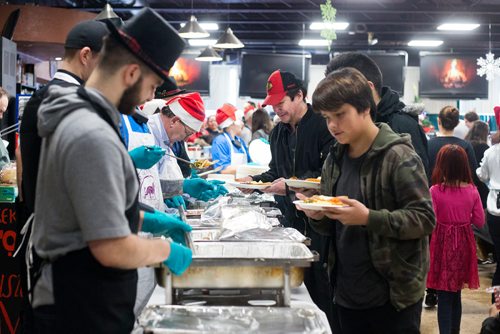 MIKAELA MACKENZIE / WINNIPEG FREE PRESS
The 13th Annual Christmas Eve Feast for new immigrants, international students who cant make it home for the holidays, and people in the inner city at X-Cues Café in Winnipeg on Monday, Dec. 24, 2018. 
Winnipeg Free Press 2018.