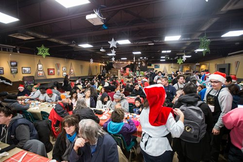 MIKAELA MACKENZIE / WINNIPEG FREE PRESS
The 13th Annual Christmas Eve Feast for new immigrants, international students who cant make it home for the holidays, and people in the inner city at X-Cues Café in Winnipeg on Monday, Dec. 24, 2018. 
Winnipeg Free Press 2018.