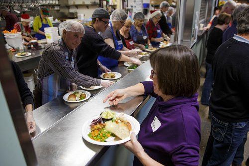 MIKE DEAL / WINNIPEG FREE PRESS
The Siloam Mission Christmas Eve meal serves over 600 people with anywhere from 65-100 volunteers to help make it happen on Monday December 24, 2018.
Volunteers take full plates out to waiting community members.
181224 - Monday, December 24, 2018.