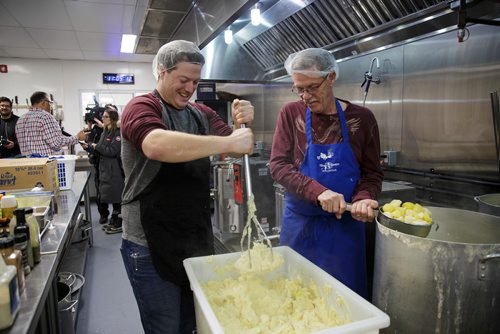 MIKE DEAL / WINNIPEG FREE PRESS
The Siloam Mission Christmas Eve meal serves over 600 people with anywhere from 65-100 volunteers to help make it happen on Monday December 24, 2018.
Volunteers Jeff Penniston (left) and his father Don (right) prepare the mashed potatoes just before service starts at noon.
181224 - Monday, December 24, 2018.