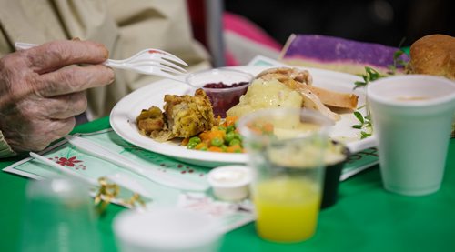 MIKE DEAL / WINNIPEG FREE PRESS
The Siloam Mission Christmas Eve meal serves over 600 people with anywhere from 65-100 volunteers to help make it happen on Monday December 24, 2018.
Carroll Caron digs into her turkey dinner.
181224 - Monday, December 24, 2018.