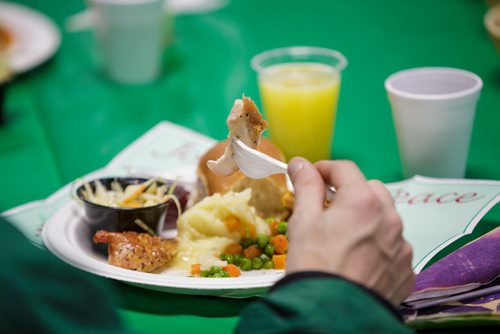 MIKE DEAL / WINNIPEG FREE PRESS
The Siloam Mission Christmas Eve meal serves over 600 people with anywhere from 65-100 volunteers to help make it happen on Monday December 24, 2018.
181224 - Monday, December 24, 2018.