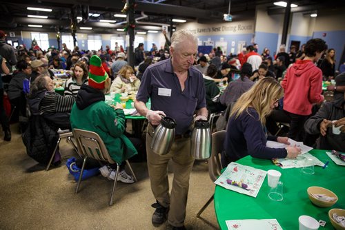 MIKE DEAL / WINNIPEG FREE PRESS
The Siloam Mission Christmas Eve meal serves over 600 people with anywhere from 65-100 volunteers to help make it happen on Monday December 24, 2018.
Rod Scott serves coffee to a full house.
181224 - Monday, December 24, 2018.