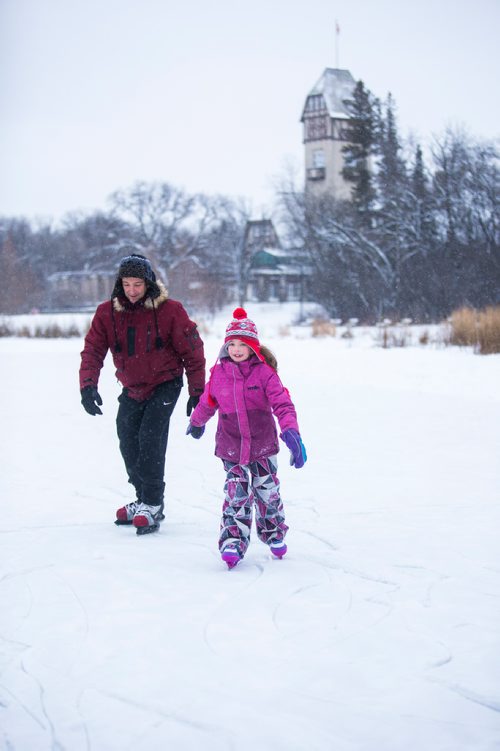 MIKAELA MACKENZIE / WINNIPEG FREE PRESS
Emily Keselman, nine, goes skating with her dad, Tony, in Assiniboine Park on Christmas morning in Winnipeg on Tuesday, Dec. 25, 2018. 
Winnipeg Free Press 2018.