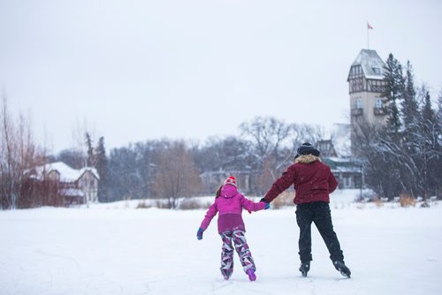 MIKAELA MACKENZIE / WINNIPEG FREE PRESS
Emily Keselman, nine, goes skating with her dad, Tony, in Assiniboine Park on Christmas morning in Winnipeg on Tuesday, Dec. 25, 2018. 
Winnipeg Free Press 2018.