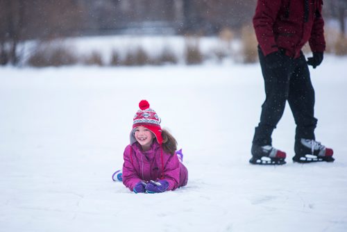 MIKAELA MACKENZIE / WINNIPEG FREE PRESS
Emily Keselman, nine, goes skating with her dad, Tony, in Assiniboine Park on Christmas morning in Winnipeg on Tuesday, Dec. 25, 2018. 
Winnipeg Free Press 2018.